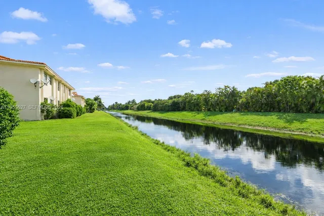 $2,000 | 11116 Royal Palm Boulevard, Unit 210, Coral Springs, FL 33065