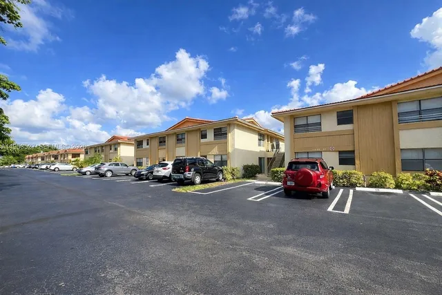 $2,000 | 11116 Royal Palm Boulevard, Unit 210, Coral Springs, FL 33065