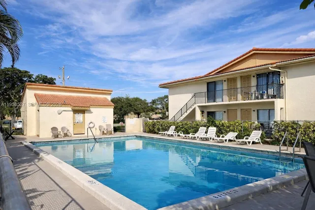 $2,000 | 11116 Royal Palm Boulevard, Unit 210, Coral Springs, FL 33065