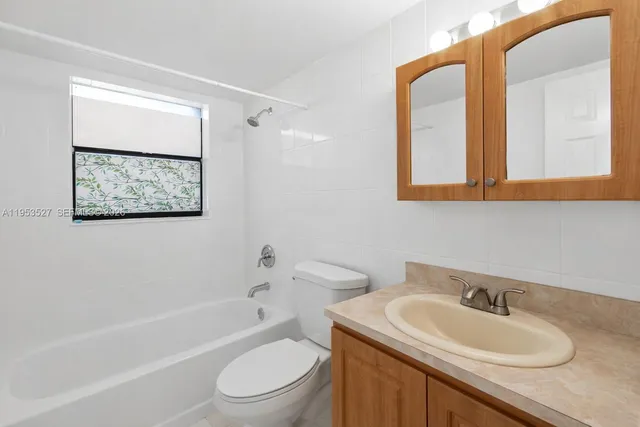 $2,000 | 11116 Royal Palm Boulevard, Unit 210, Coral Springs, FL 33065