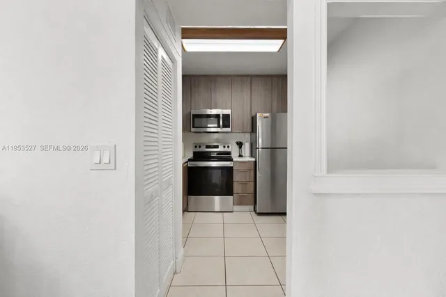 $2,000 | 11116 Royal Palm Boulevard, Unit 210, Coral Springs, FL 33065