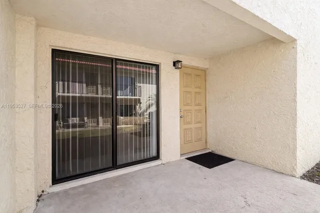 $2,000 | 11116 Royal Palm Boulevard, Unit 210, Coral Springs, FL 33065