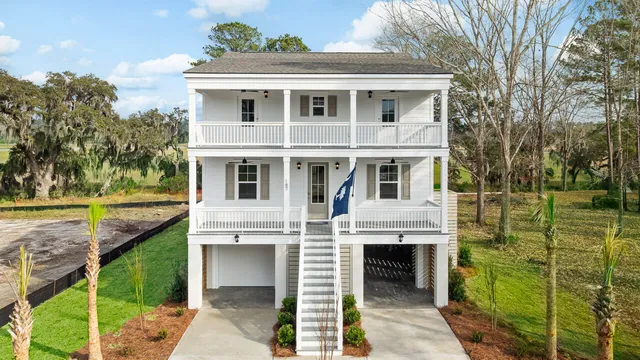 $798,900 | 187 Castle Hl Drive, Yemassee, SC 29945
