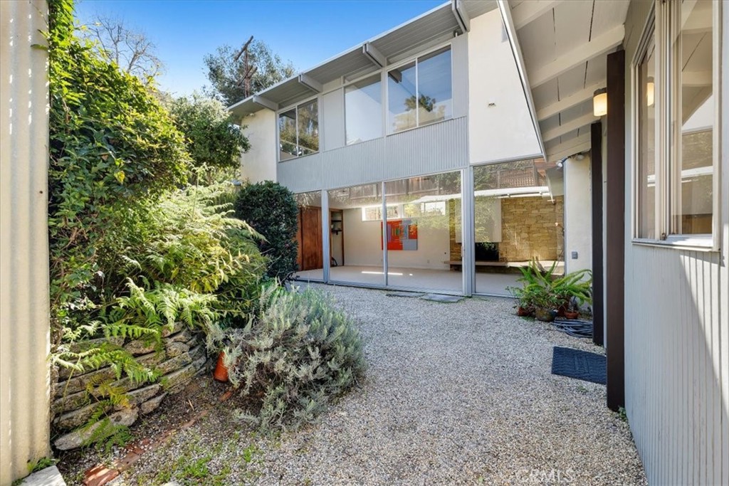 418 Sycamore Road Santa Monica, CA 90402 - Photo 11 of 43