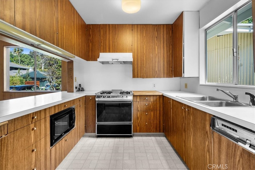 418 Sycamore Road Santa Monica, CA 90402 - Photo 16 of 43 a kitchen with stainless steel appliances a stove sink and cabinets