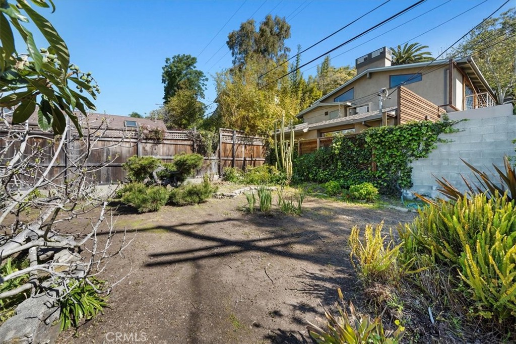 418 Sycamore Road Santa Monica, CA 90402 - Photo 35 of 43 a view of a street with plants and large trees