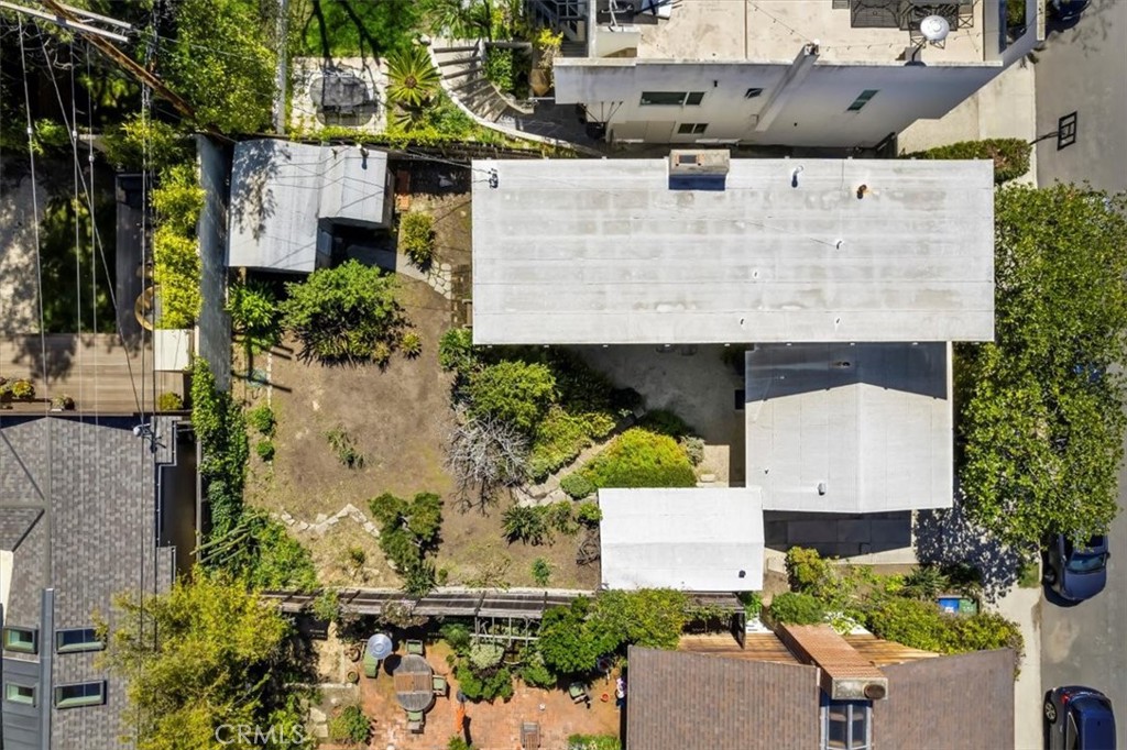 418 Sycamore Road Santa Monica, CA 90402 - Photo 39 of 43 an aerial view of residential houses with outdoor space