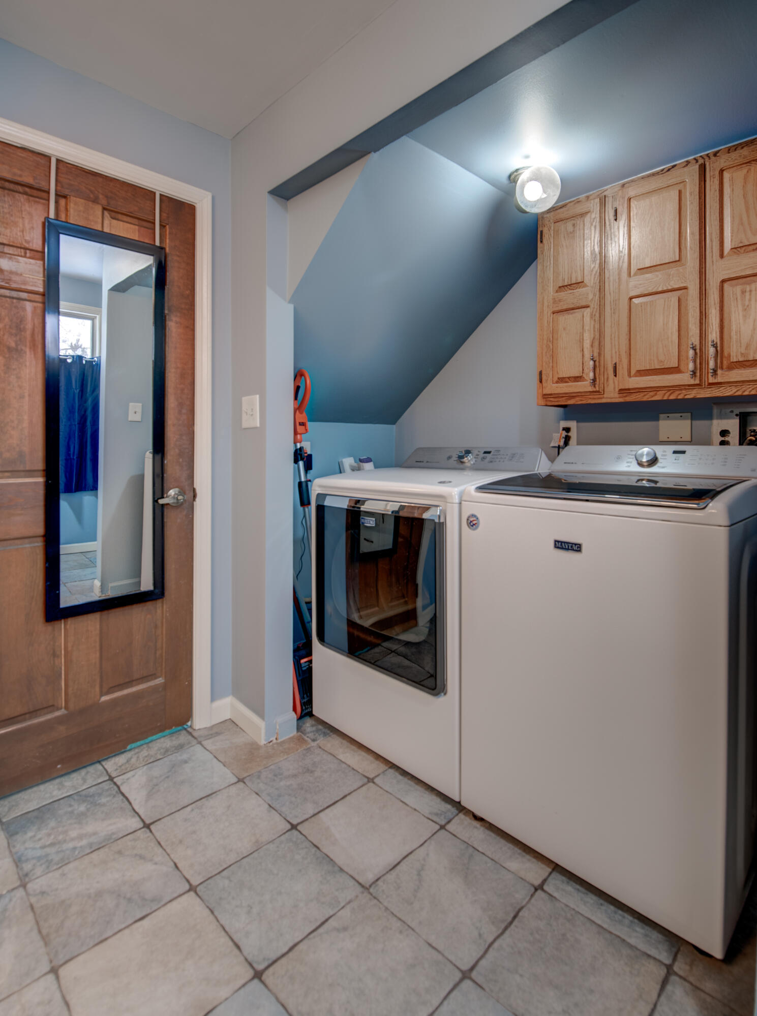 516 East North Street Crown Point, IN 46307 - Photo 11 of 20 a view of kitchen with washer and dryer