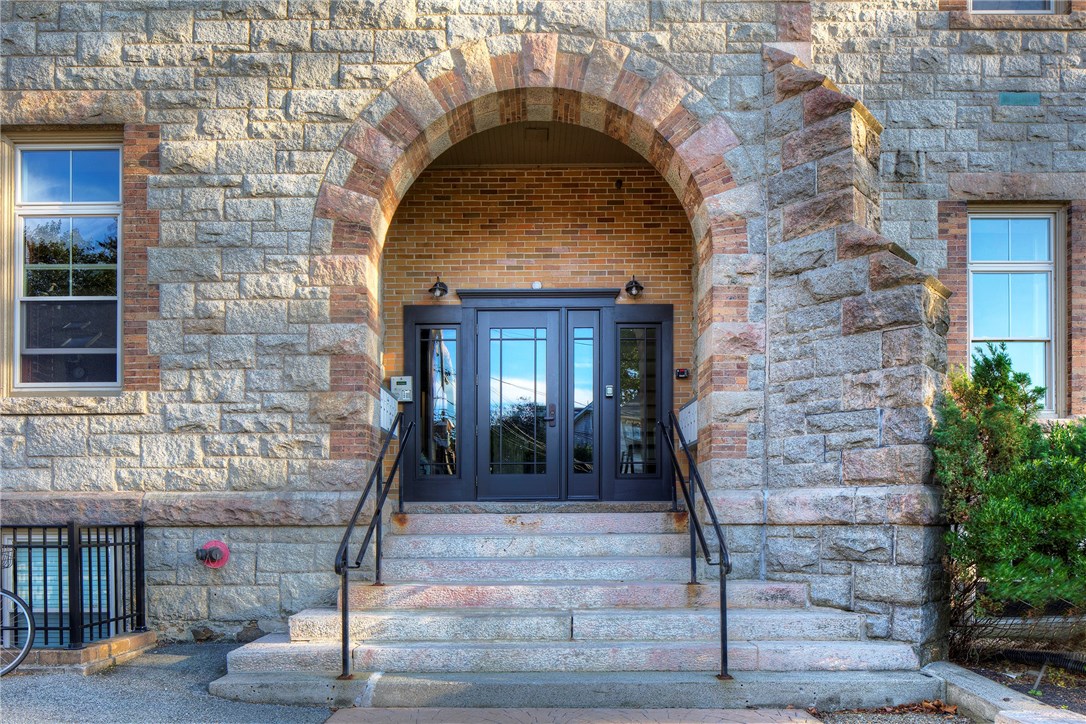426 Spring Street, Unit 206 Newport, RI 02840 - Photo 5 of 36 Gallery Image 5