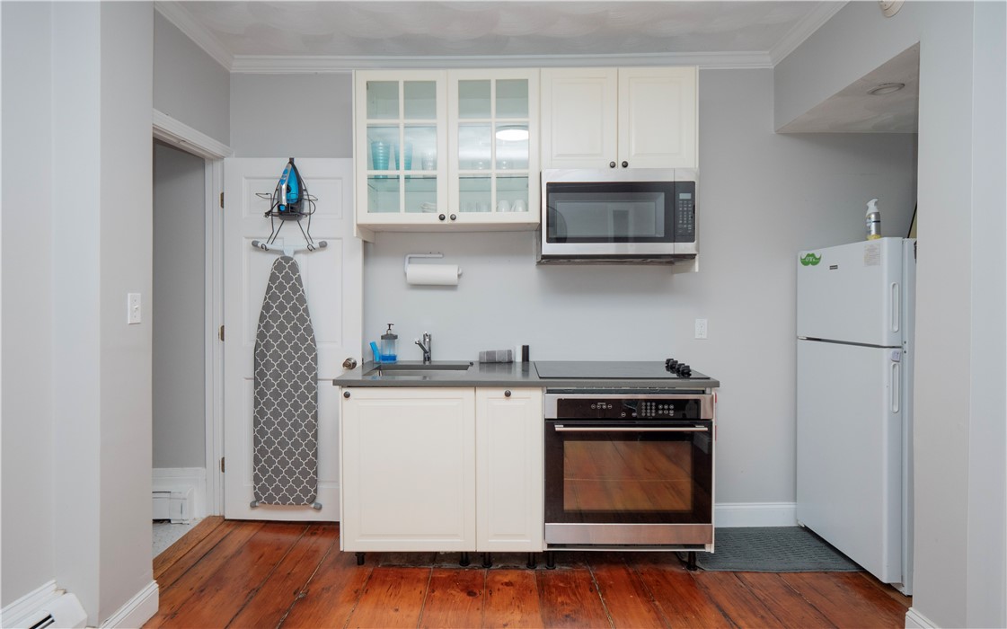 69 Spring Street Newport, RI 02840 - Photo 8 of 28