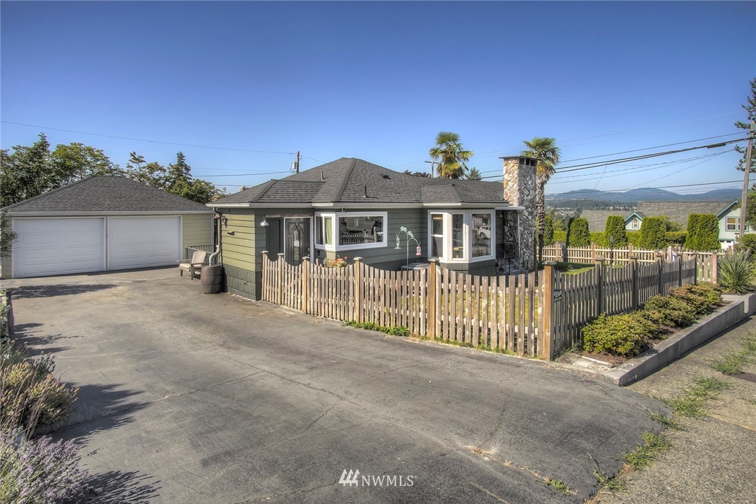 2305 Terrace Street Bremerton, WA 98310 - Photo 1 of 39 Gallery Image 1
