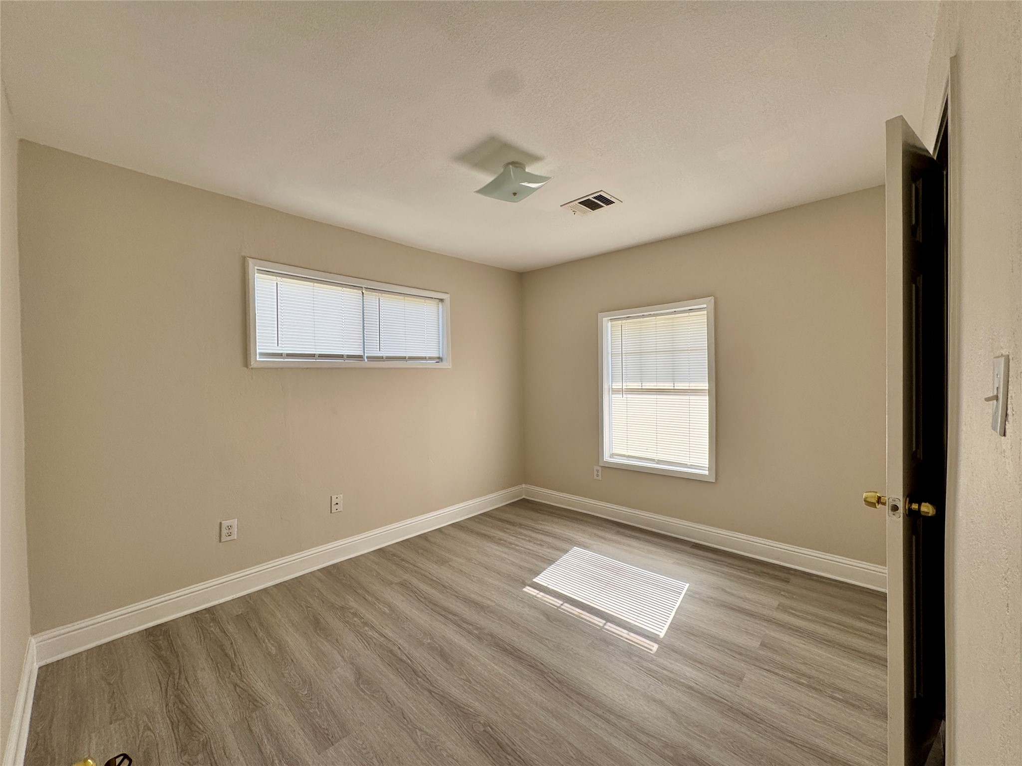 827 Becker Street Channelview, TX 77530 - Photo 4 of 13 Bedroom 1