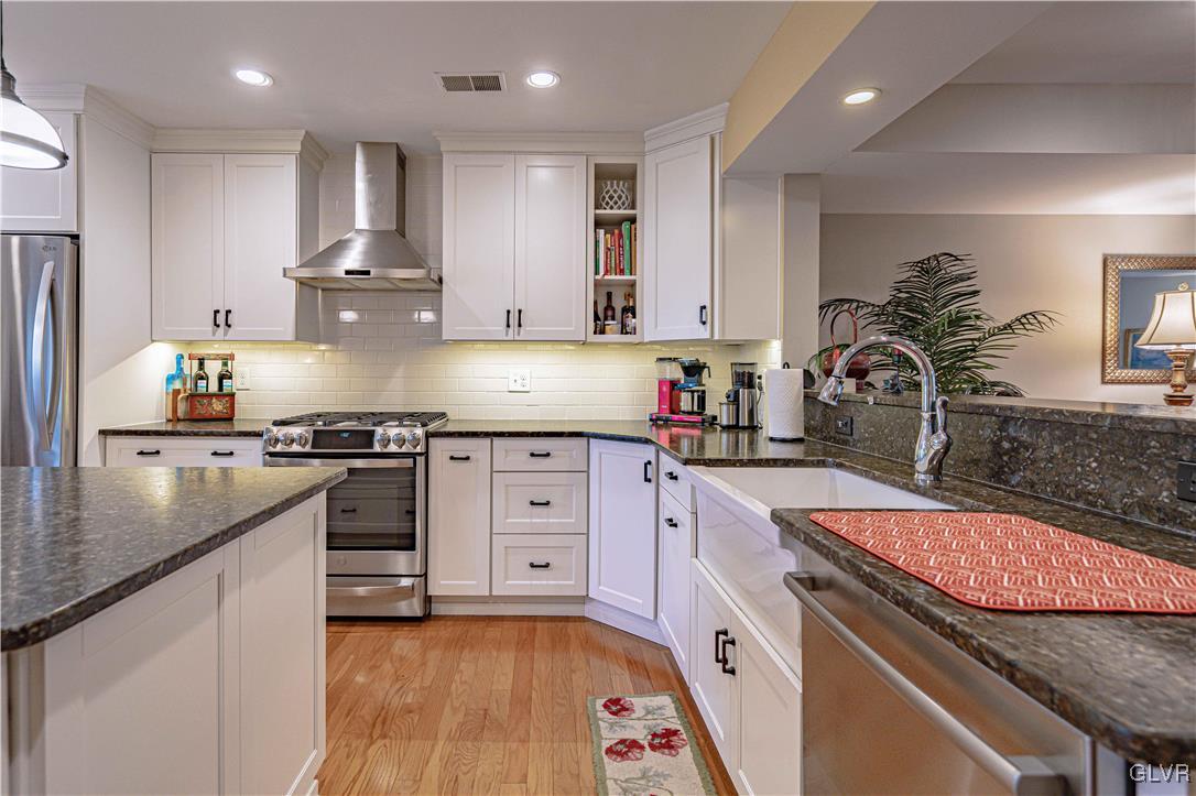 2894 Sheffield Drive Emmaus, PA 18049 - Photo 18 of 78