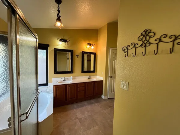 $2,500 | 187 West Amanda Lane, Tempe, AZ 85284