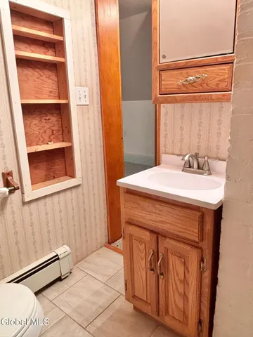 $2,400 | 23 Lakeview Avenue, East Greenbush, NY 12144