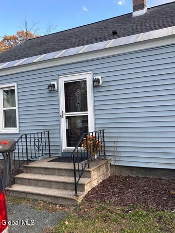 $2,400 | 23 Lakeview Avenue, East Greenbush, NY 12144