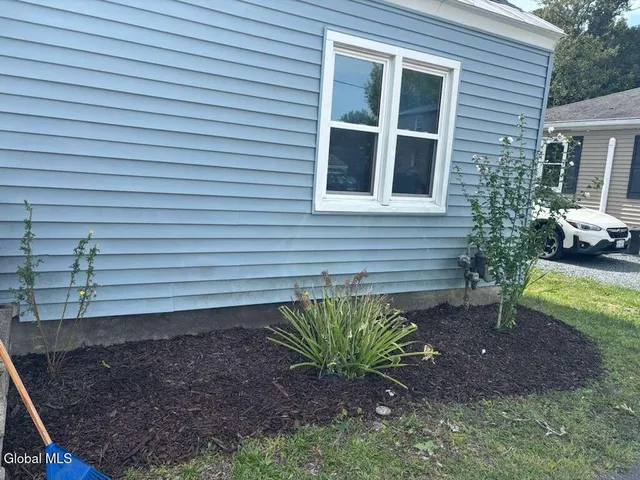 $2,400 | 23 Lakeview Avenue, East Greenbush, NY 12144