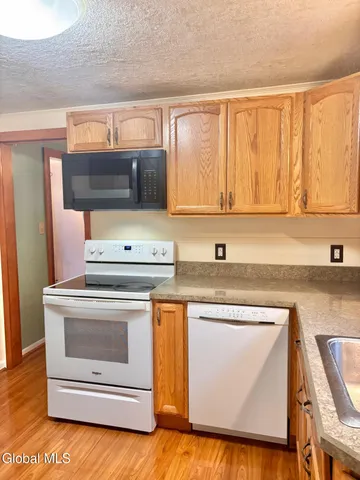 $2,400 | 23 Lakeview Avenue, East Greenbush, NY 12144