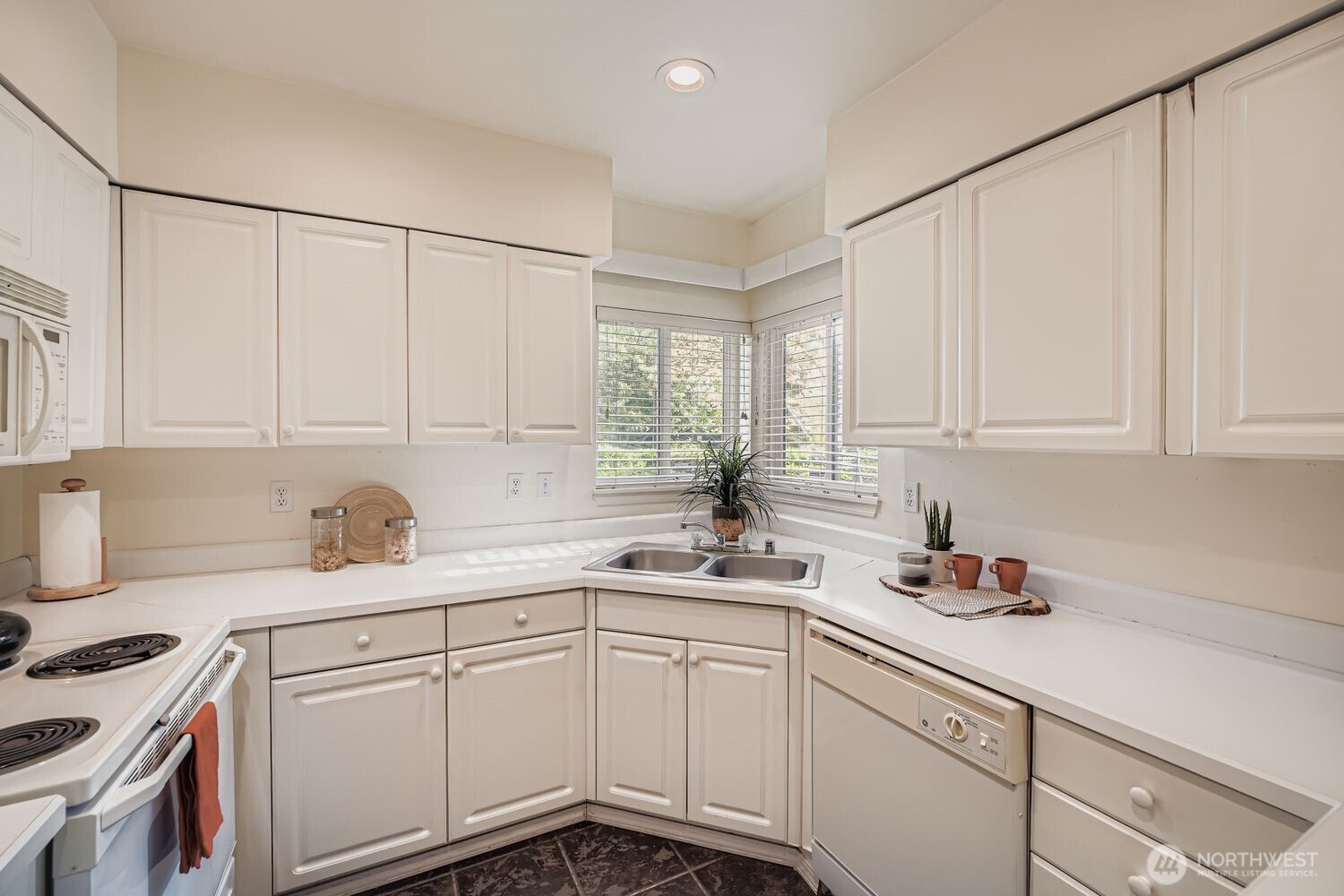 4808 Northeast Sunset Boulevard, Unit A101 Renton, WA 98059 - Photo 7 of 17 Gallery Image 7