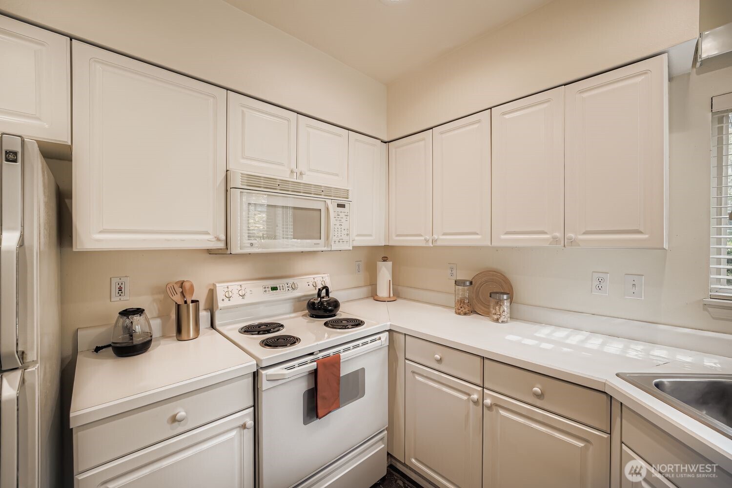4808 Northeast Sunset Boulevard, Unit A101 Renton, WA 98059 - Photo 8 of 17 Gallery Image 8