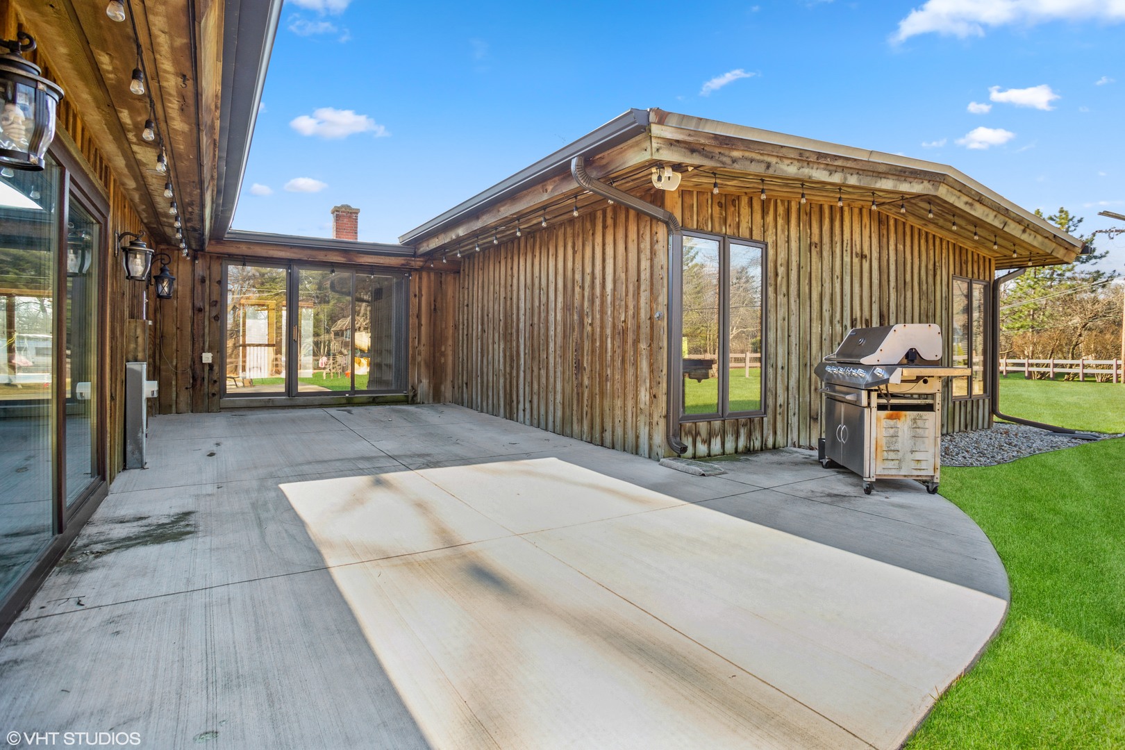 24 Yorkshire Woods Oak Brook, IL 60523 - Photo 3 of 22