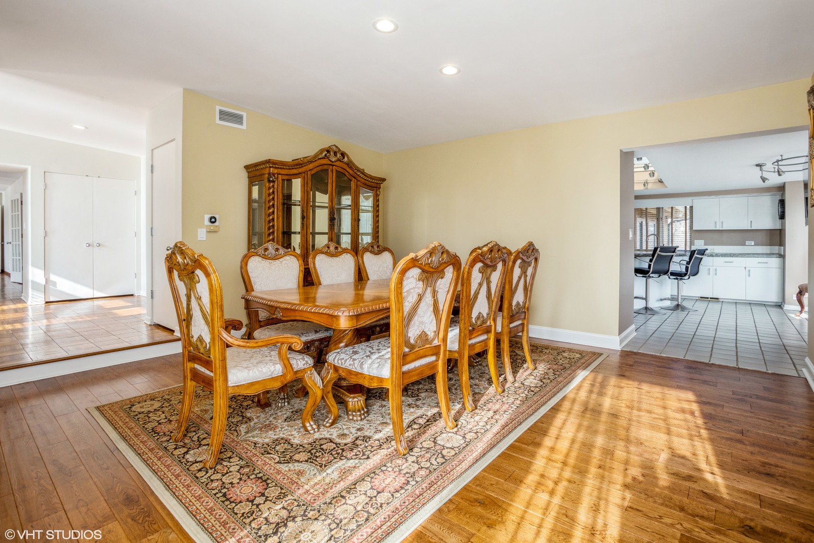 24 Yorkshire Woods Oak Brook, IL 60523 - Photo 4 of 22