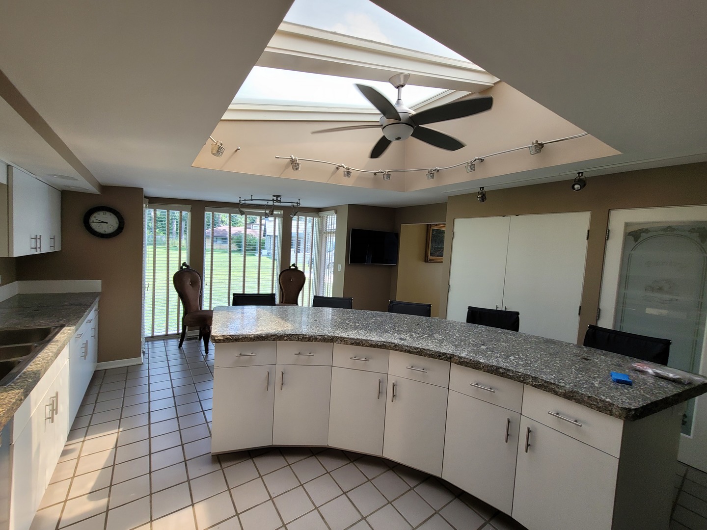 24 Yorkshire Woods Oak Brook, IL 60523 - Photo 7 of 22