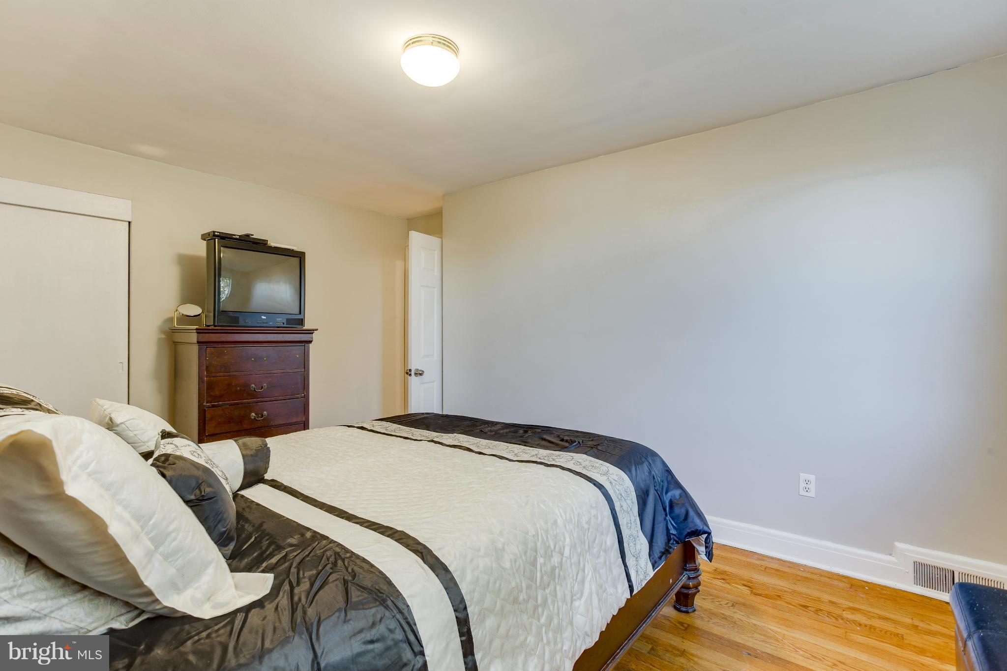 825 Stamford Road Baltimore, MD 21229 - Photo 13 of 23 Bedroom (Master)