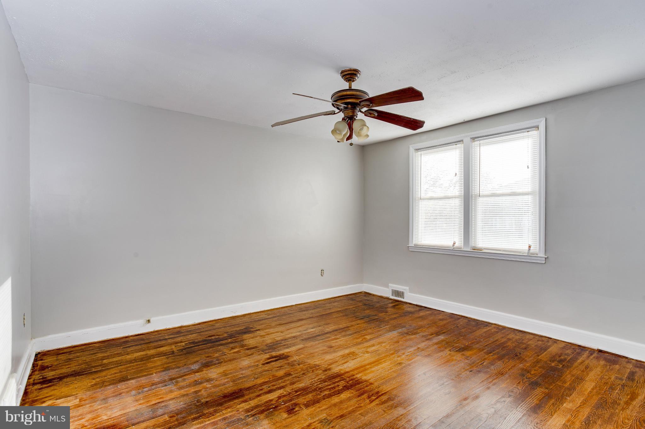 825 Stamford Road Baltimore, MD 21229 - Photo 18 of 23 Bedroom