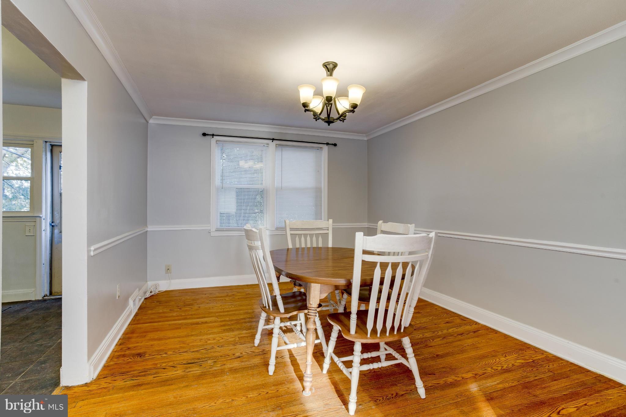 825 Stamford Road Baltimore, MD 21229 - Photo 6 of 23 Dining Room