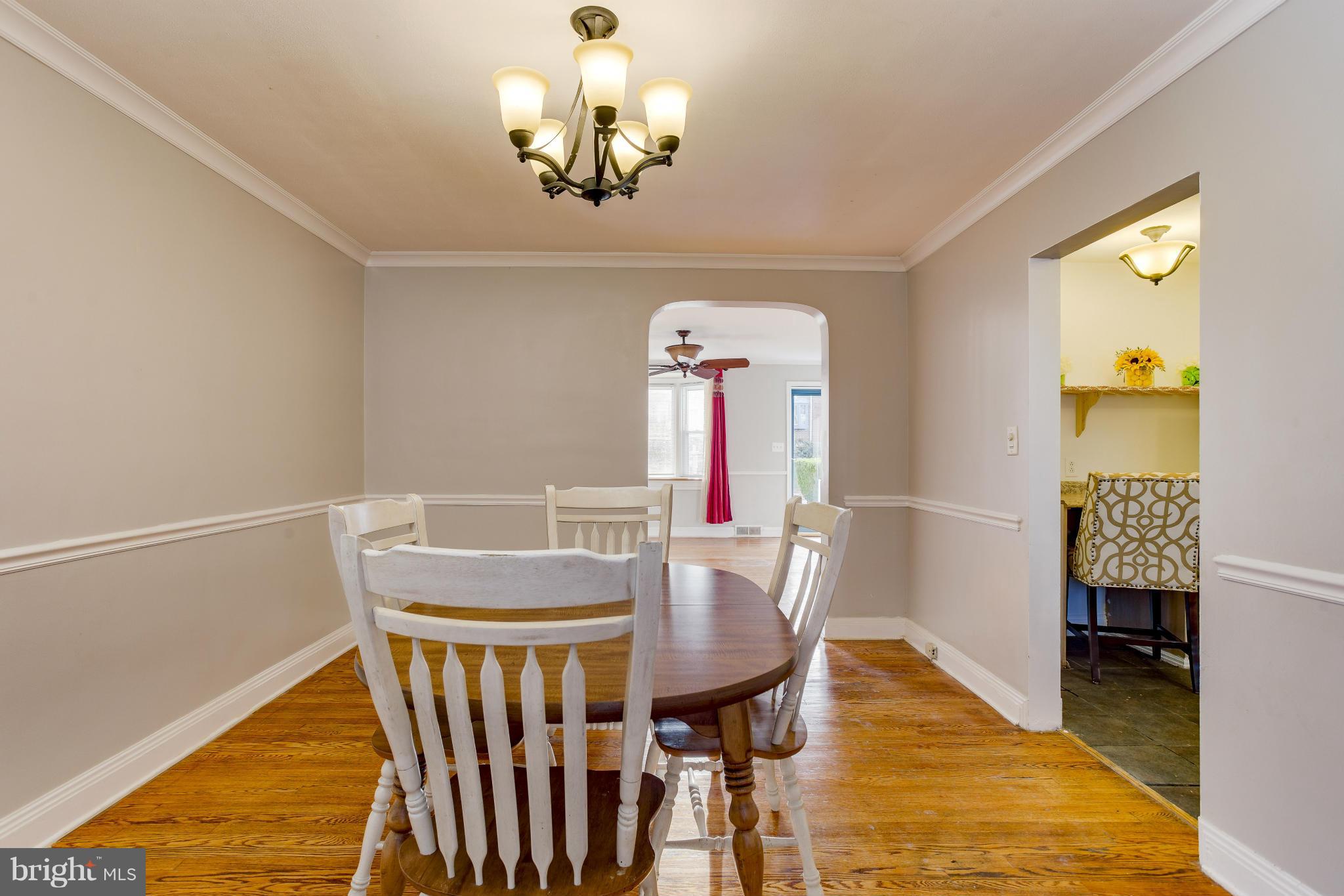 825 Stamford Road Baltimore, MD 21229 - Photo 7 of 23 Dining Room