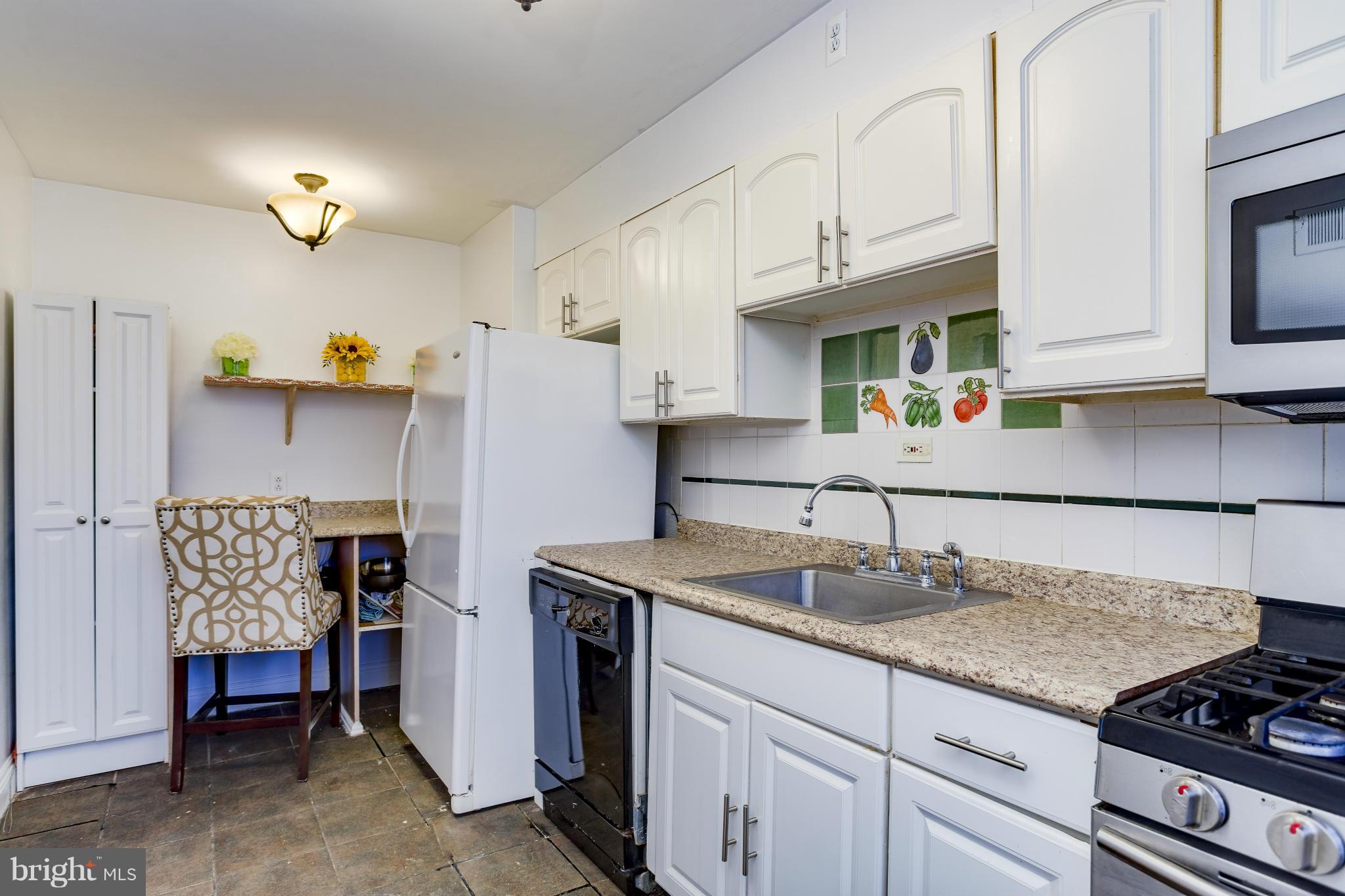 825 Stamford Road Baltimore, MD 21229 - Photo 10 of 23 Kitchen