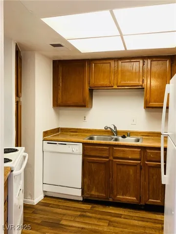 $975 | 3751 Shirebrook Drive, Unit 42, Las Vegas, NV 89115