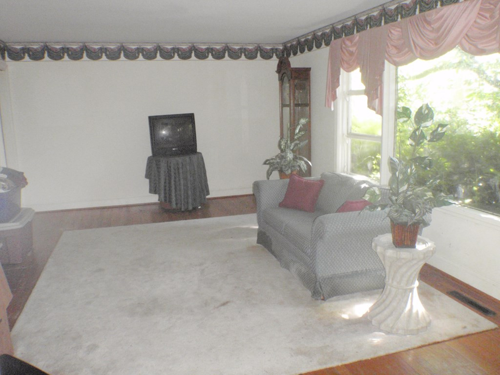 123 Gyles Road Southwest Aiken, SC 29803 - Photo 6 of 10 Living Room
