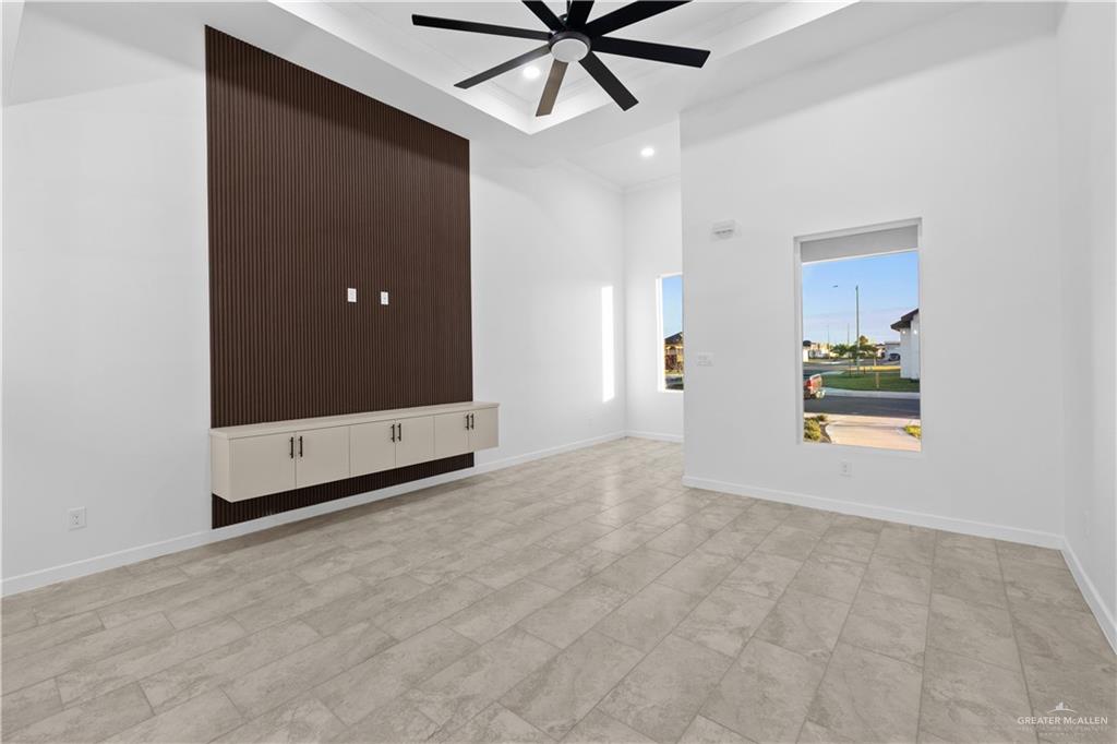 2713 East Comal Road Edinburg, TX 78542 - Photo 3 of 29 an empty room with closet and windows