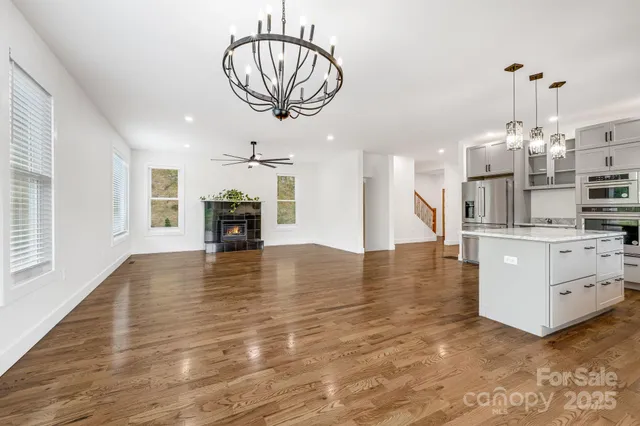 $899,900 | 115 Nader Avenue, Weaverville, NC 28787