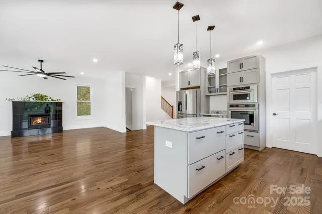 $899,900 | 115 Nader Avenue, Weaverville, NC 28787