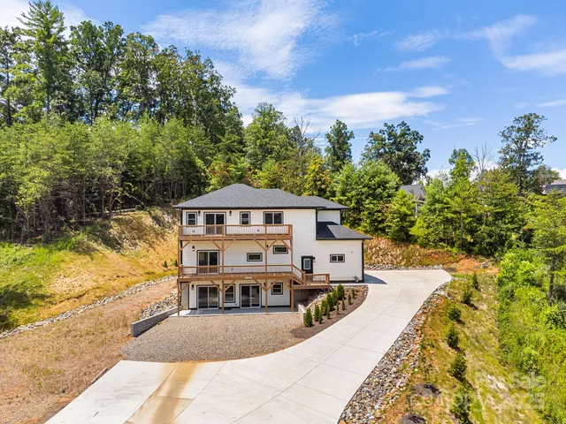 $899,900 | 115 Nader Avenue, Weaverville, NC 28787