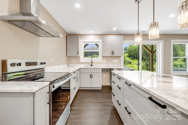 $899,900 | 115 Nader Avenue, Weaverville, NC 28787