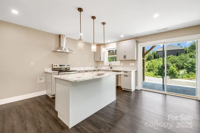 $899,900 | 115 Nader Avenue, Weaverville, NC 28787