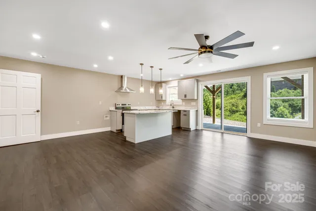 $899,900 | 115 Nader Avenue, Weaverville, NC 28787