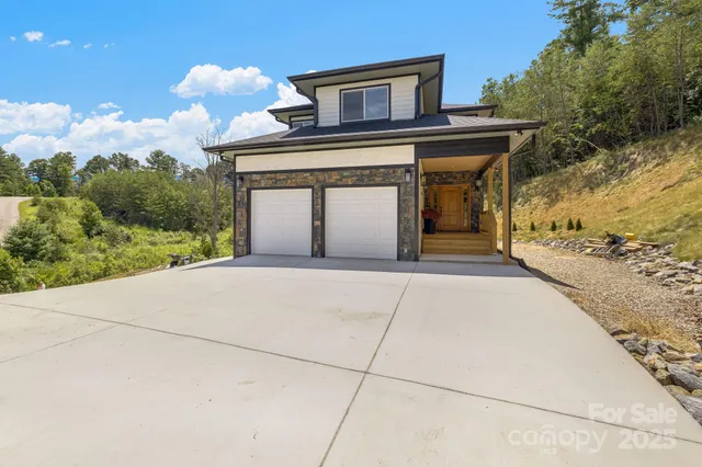 $899,900 | 115 Nader Avenue, Weaverville, NC 28787