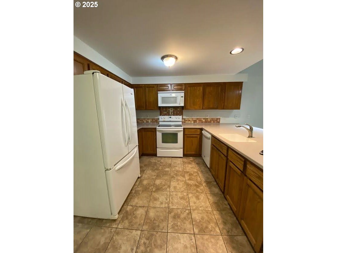 20820 Southeast Hawthorne Street Gresham, OR 97030 - Photo 8 of 24