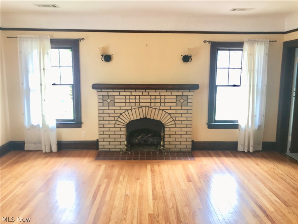 164 Grandin Road Akron, OH 44313 - Photo 12 of 26 Impressive Master anchored by a handsome gas fireplace