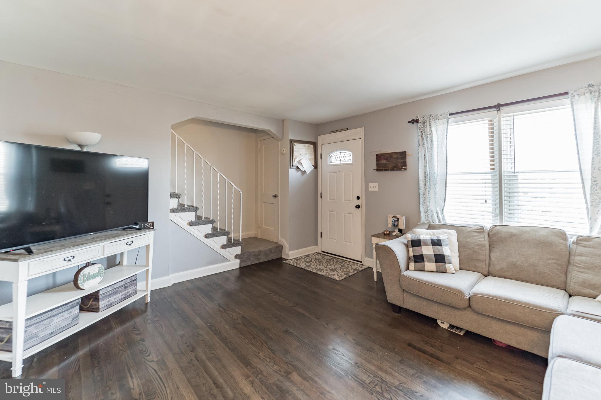 184 Cherrydell Road Baltimore, MD 21228 - Photo 4 of 31