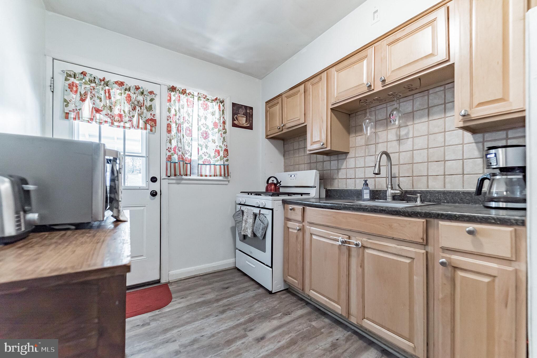 184 Cherrydell Road Baltimore, MD 21228 - Photo 8 of 31