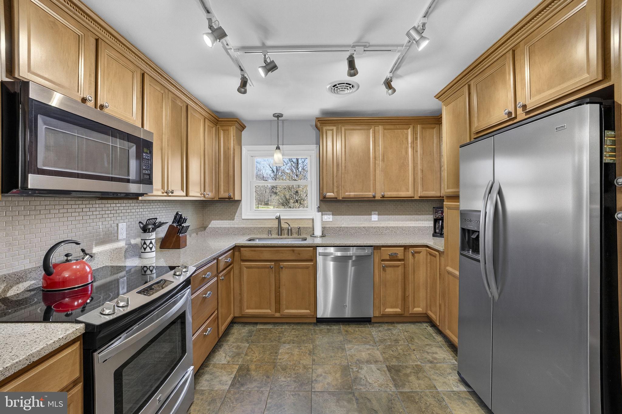 6864-6860 Engle Molers Road Shepherdstown, WV 25443 - Photo 86 of 133 Apartment kitchen