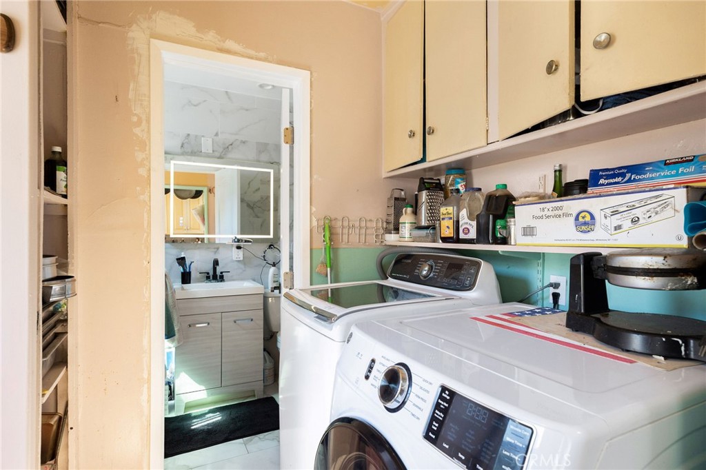2905 Rindge Lane Redondo Beach, CA 90278 - Photo 18 of 26 a utility room with dryer and washer