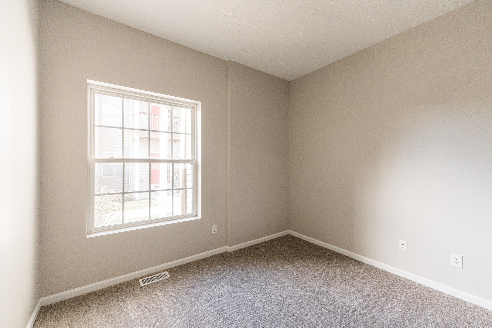 639 Stonegate Drive Sycamore, IL 60178 - Photo 14 of 32