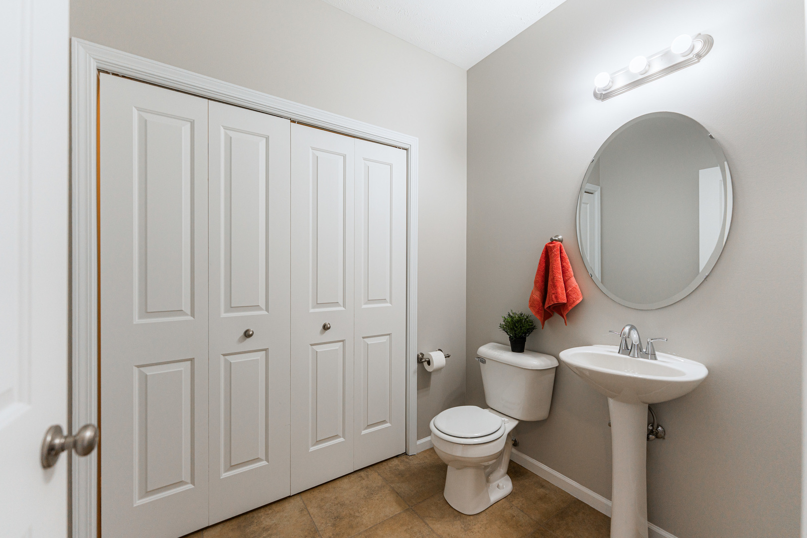 639 Stonegate Drive Sycamore, IL 60178 - Photo 16 of 32 a bathroom with a sink a toilet and a mirror